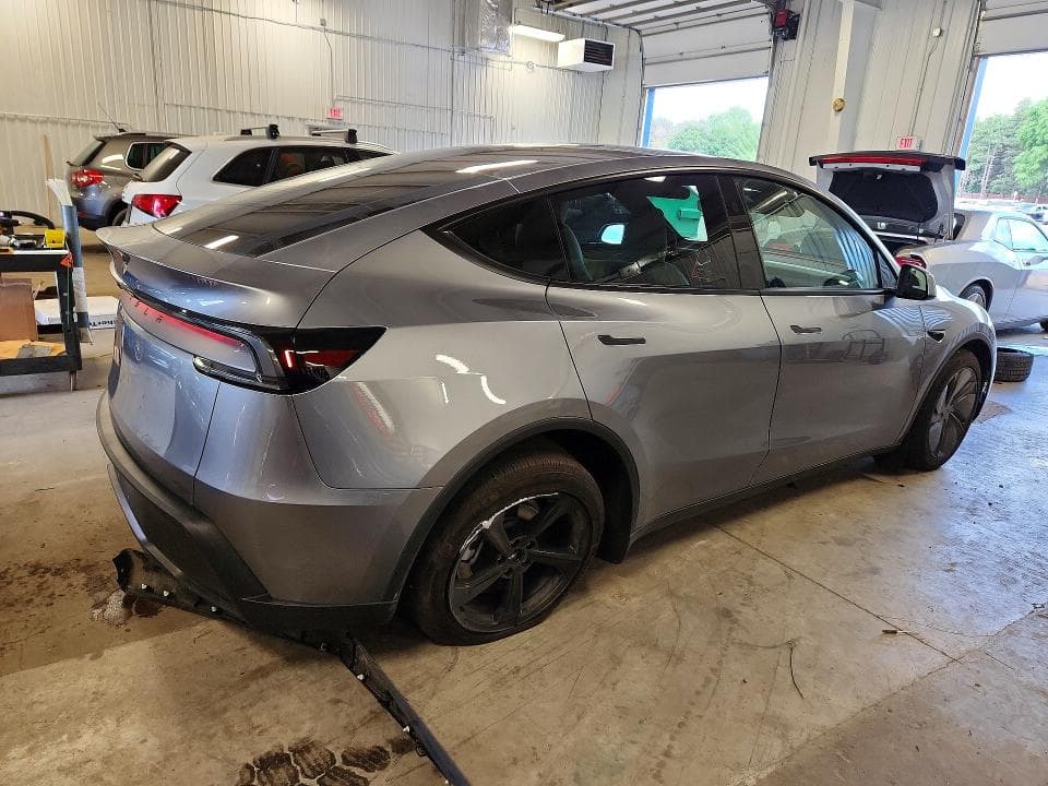 2026 TESLA MODEL Y 3