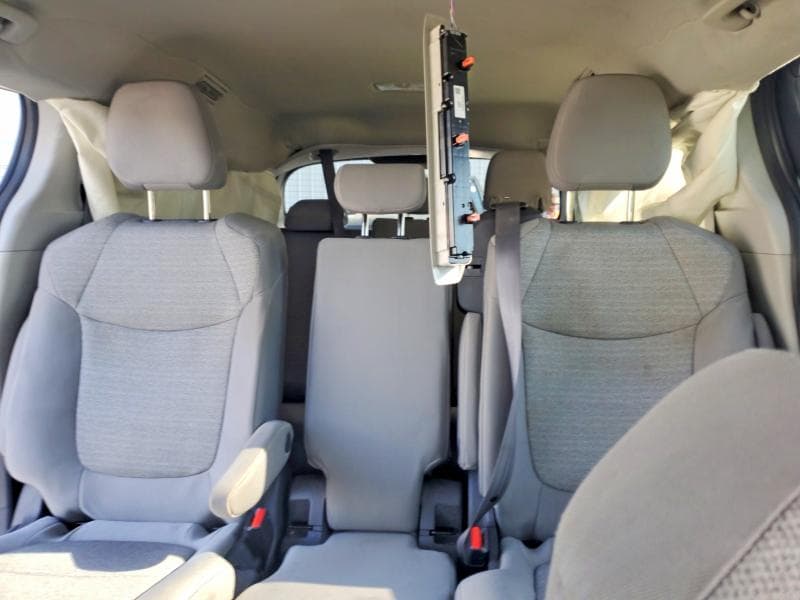 2021 TOYOTA SIENNA LE 10