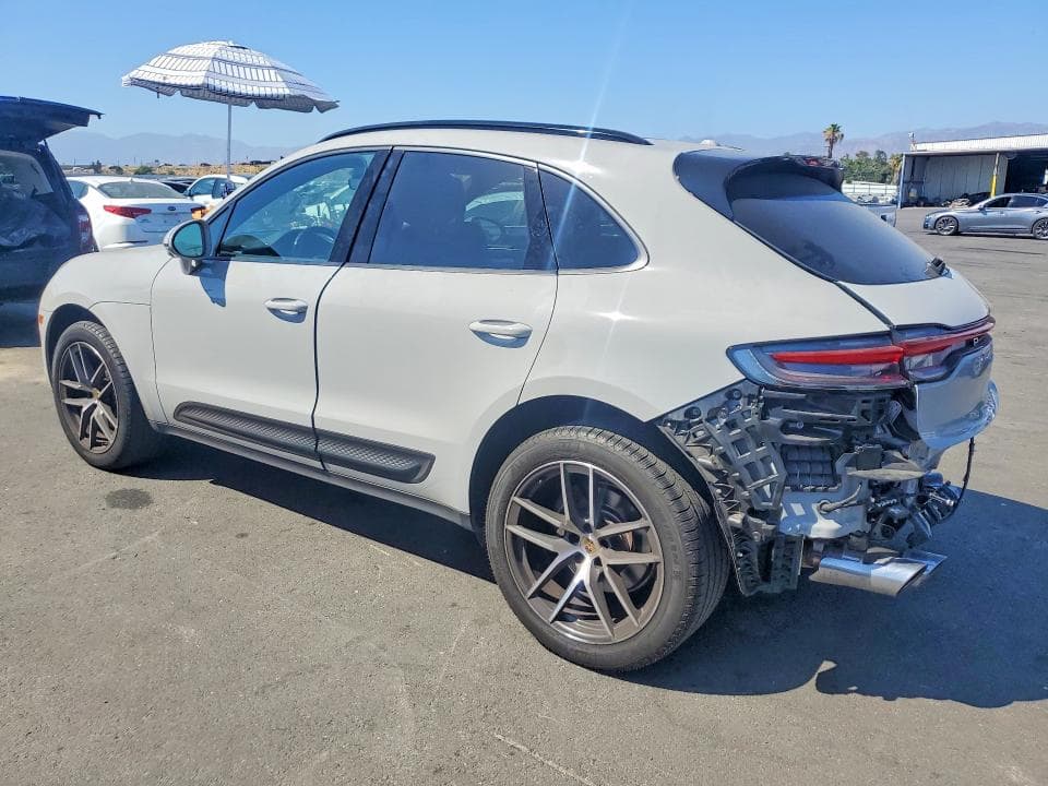 2024 PORSCHE MACAN BASE 2