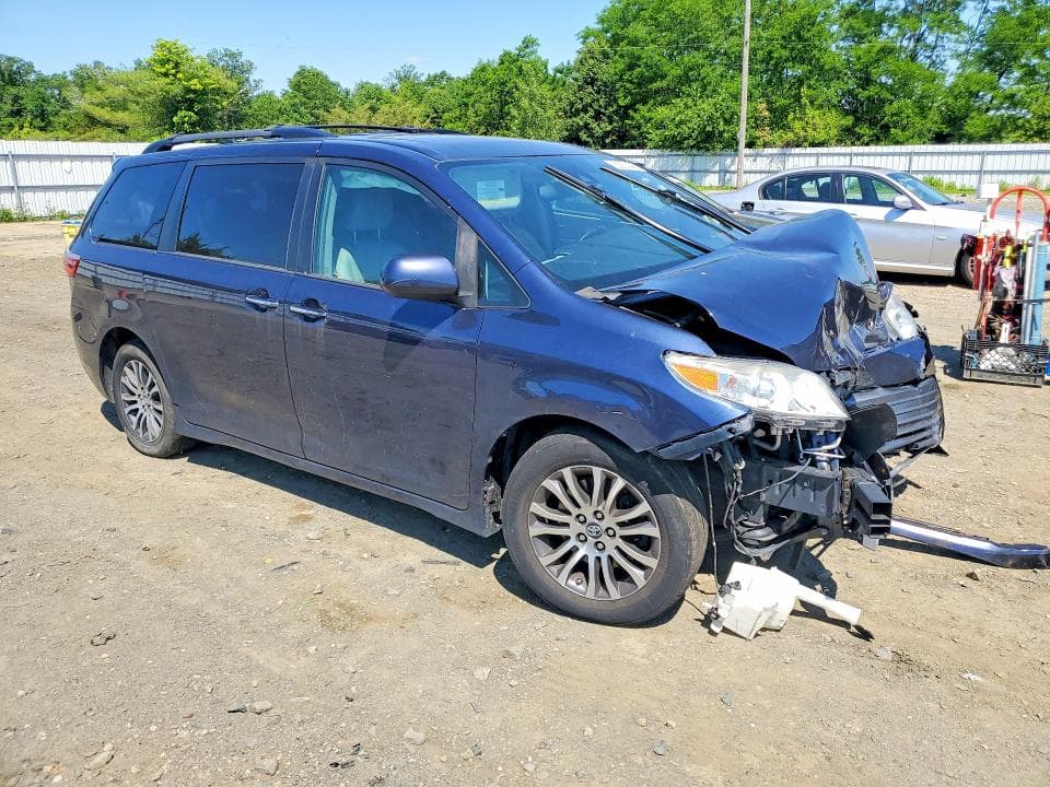 2019 TOYOTA SIENNA XLE 8-PASSENGER 4