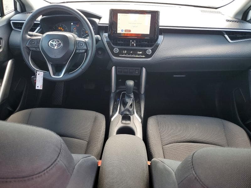 2025 TOYOTA CARROLLA 8
