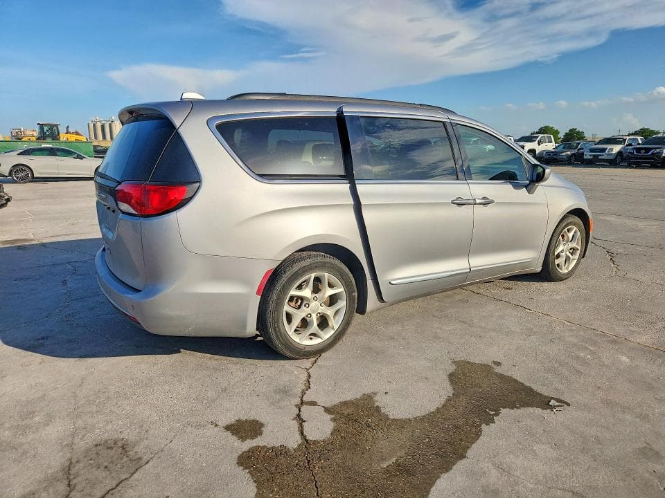 2017 CHRYSLER PACIFICA TOURING L 3