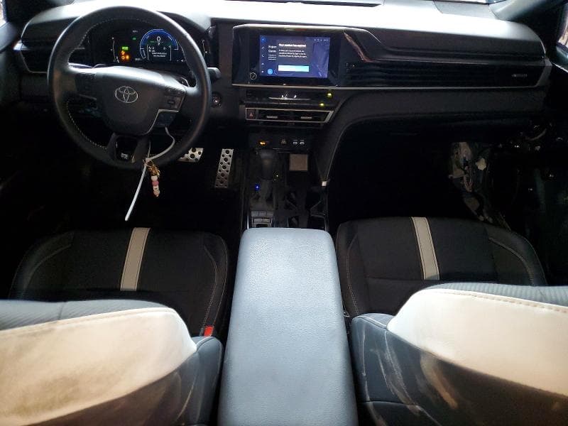 2025 TOYOTA CAMRY SE 8