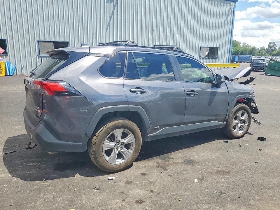 2022 TOYOTA RAV4 XLE 3