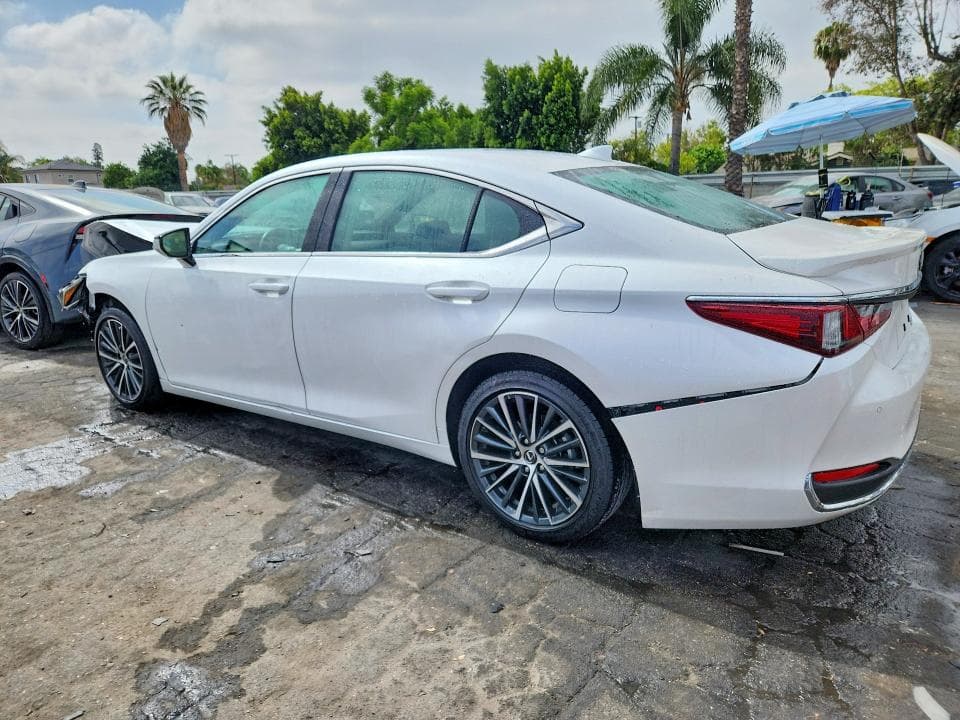 2025 LEXUS ES 300H BASE 2