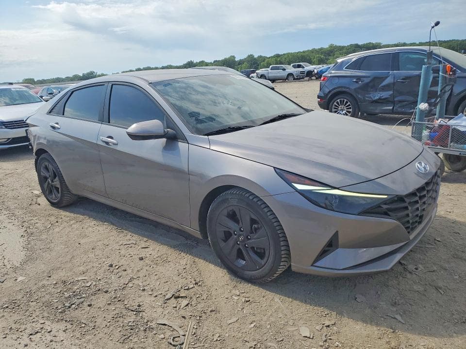 2022 HYUNDAI ELANTRA SEL 4