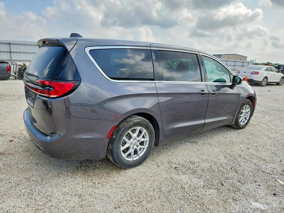 2023 CHRYSLER PACIFICA TOURING L 3