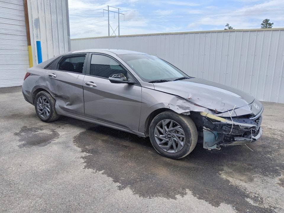 2024 HYUNDAI ELANTRA SEL 4