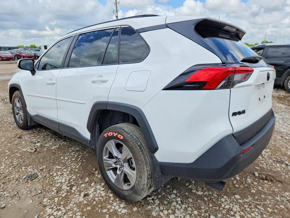 2024 TOYOTA RAV4 XLE 2