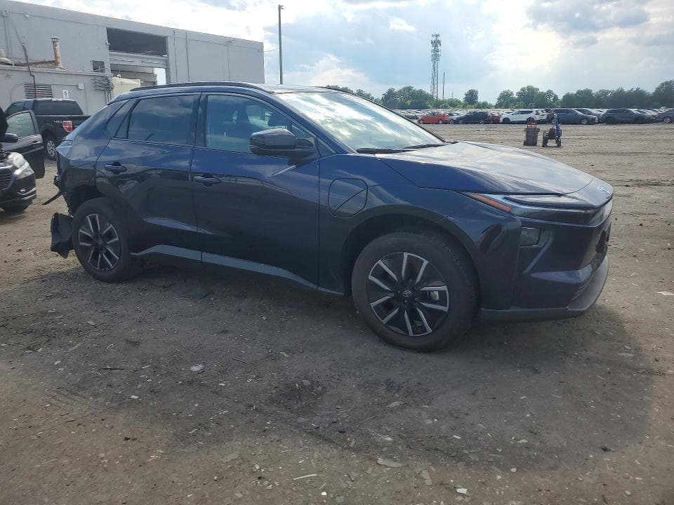 2026 TOYOTA BZ XLE 4