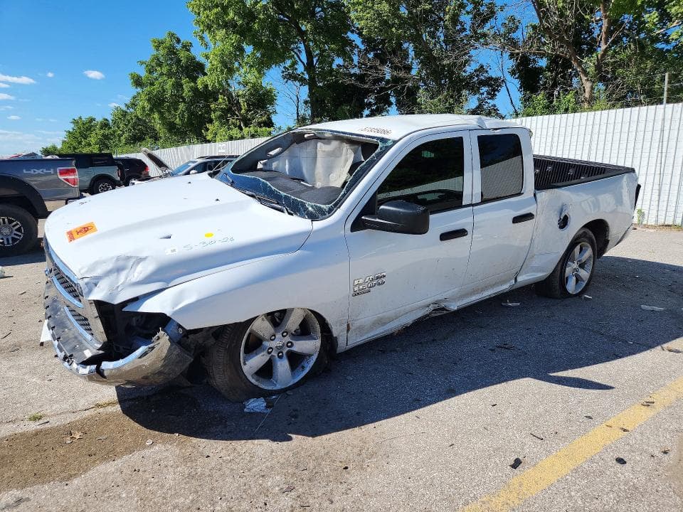 2024 RAM 1500 CLASSIC SLT - 1