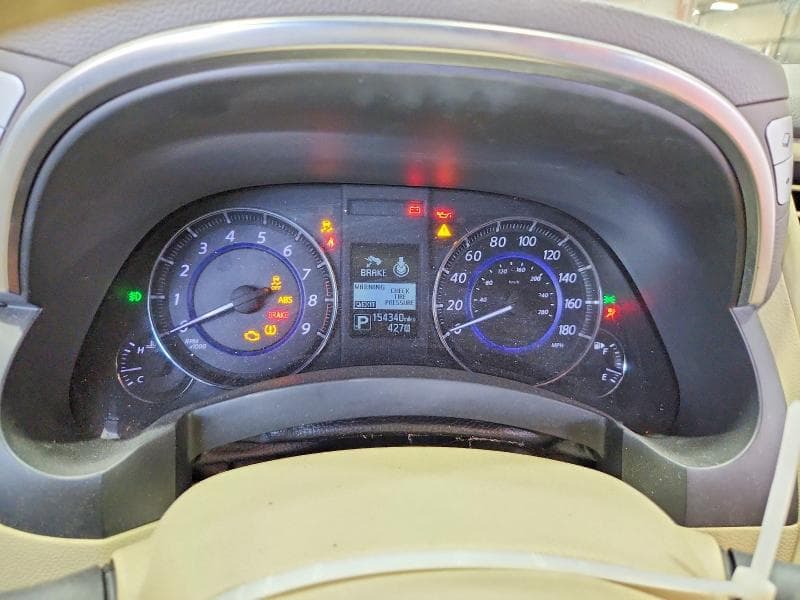 2017 INFINITI QX70 9