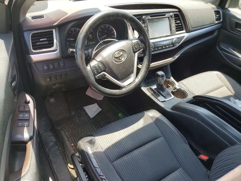 2017 TOYOTA HIGHLANDER LE PLUS 8