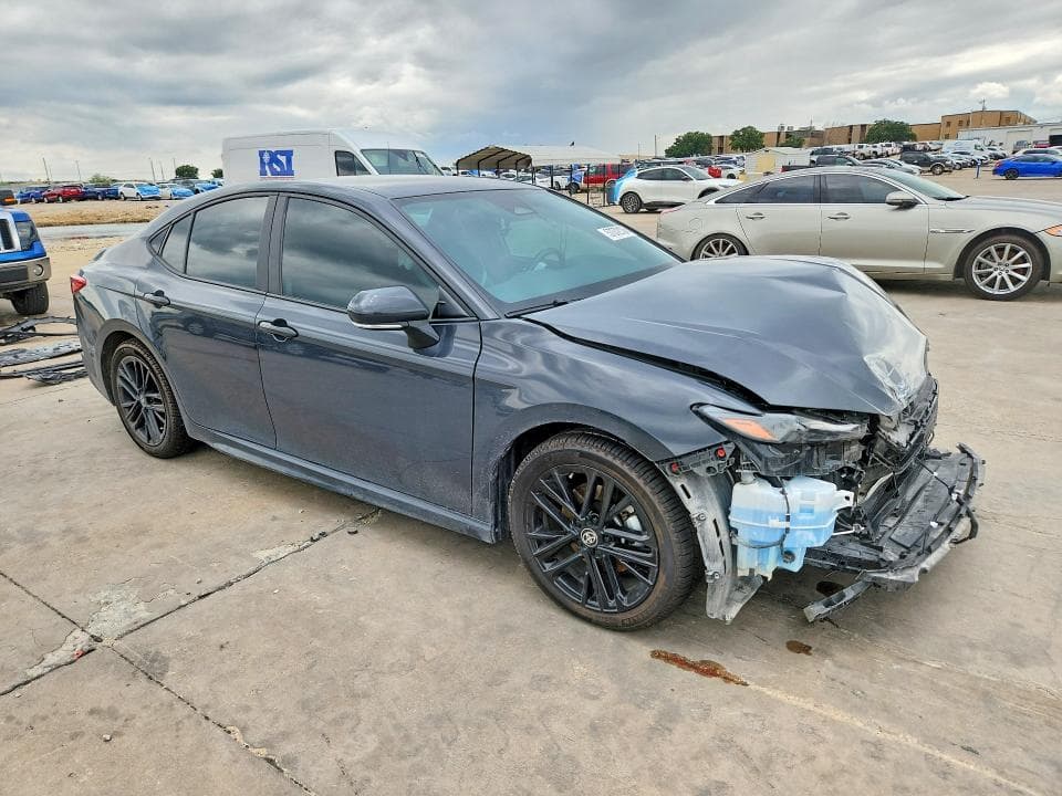 2025 TOYOTA CAMRY SE 4