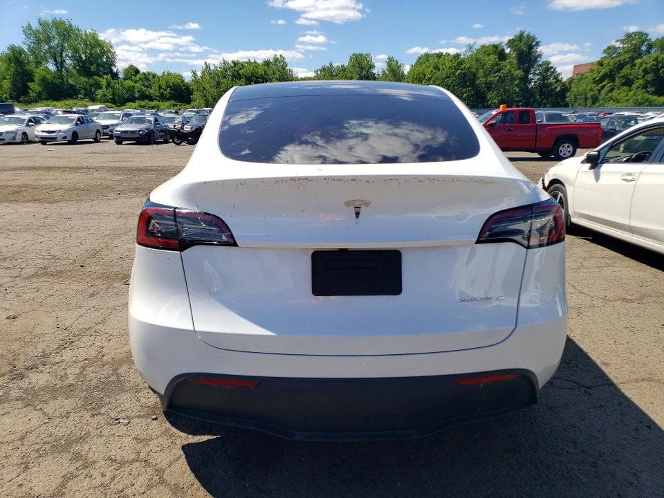 2025 TESLA MODEL Y 6