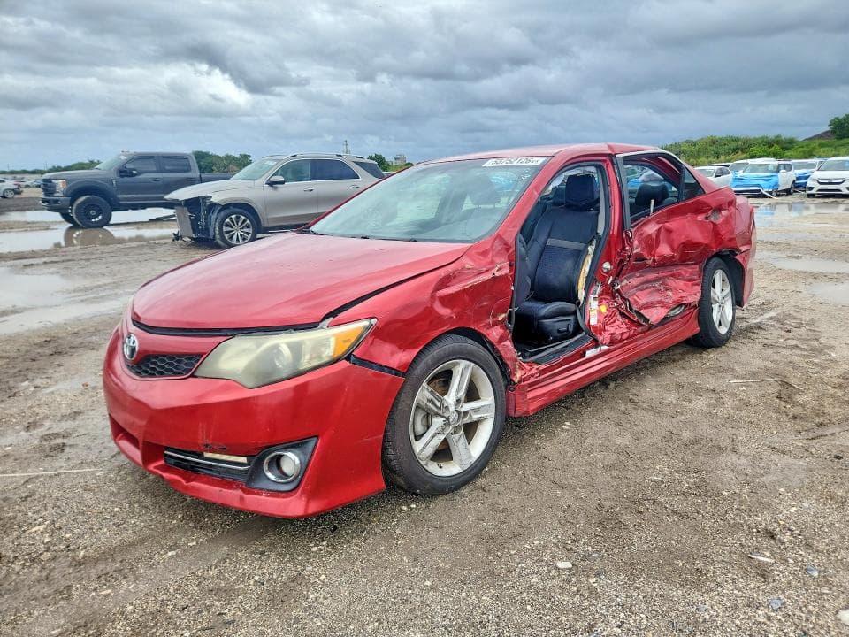 2014 TOYOTA CAMRY