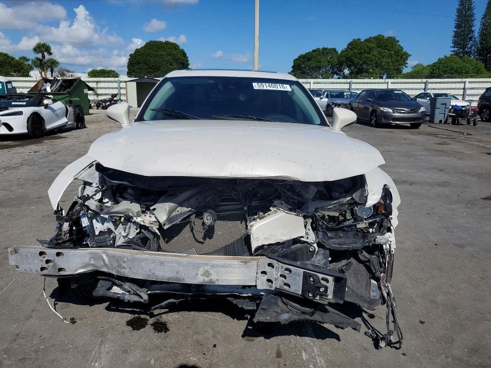 2017 LEXUS IS 200T 5