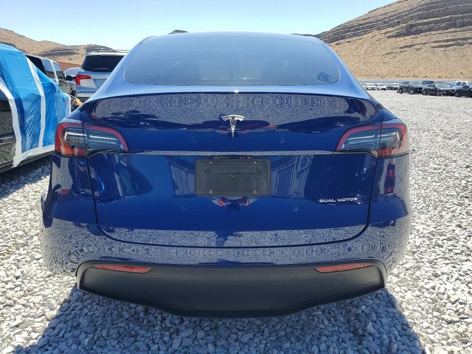 2024 TESLA MODEL Y 6