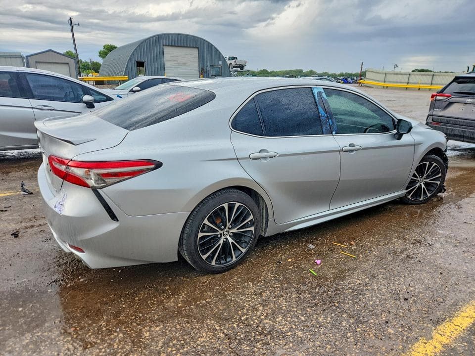 2018 TOYOTA CAMRY SE 3
