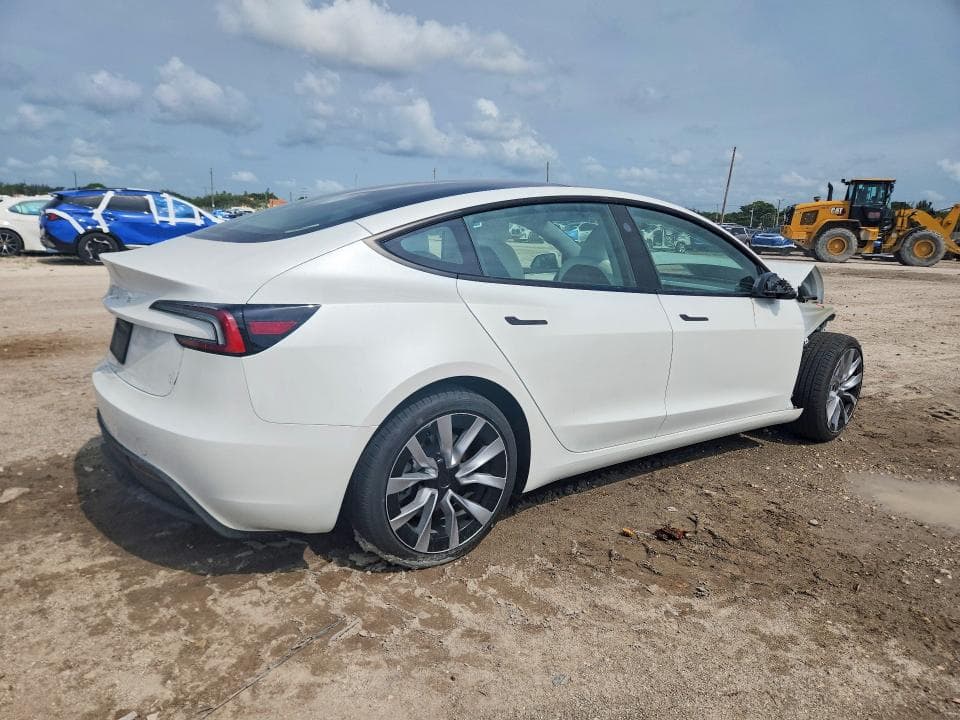 2025 TESLA MODEL 3 3