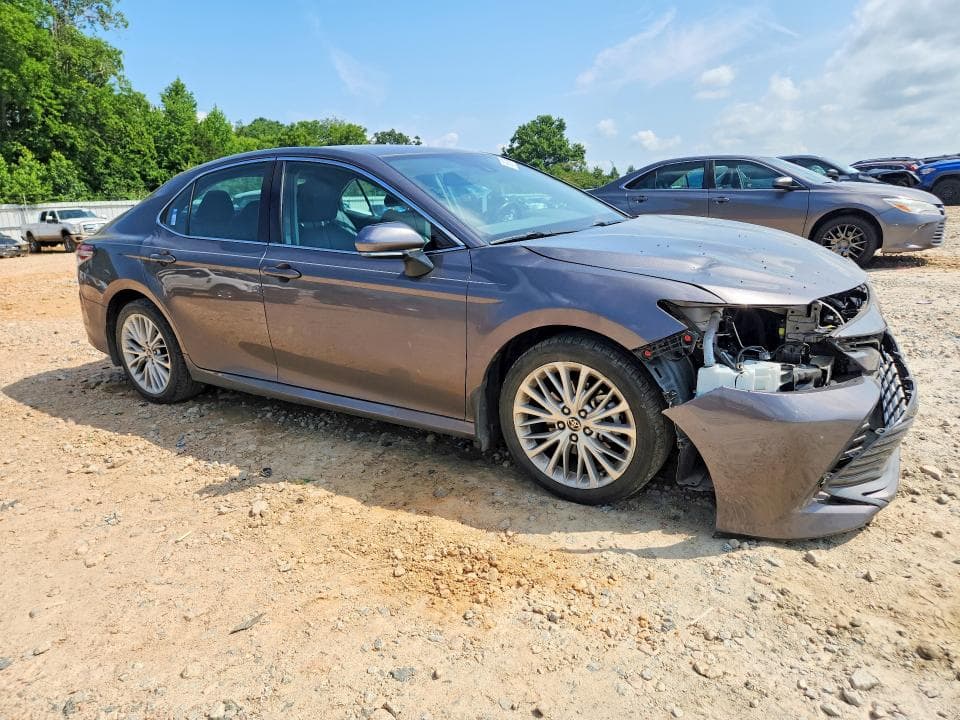 2020 TOYOTA CAMRY XLE 4