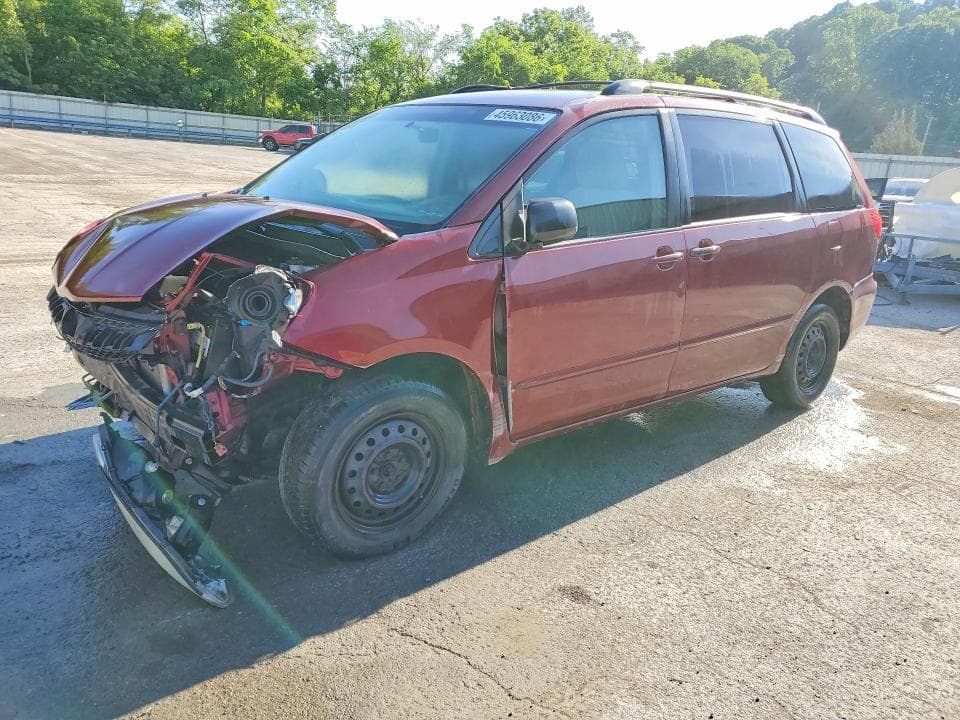 2010 TOYOTA SIENNA
