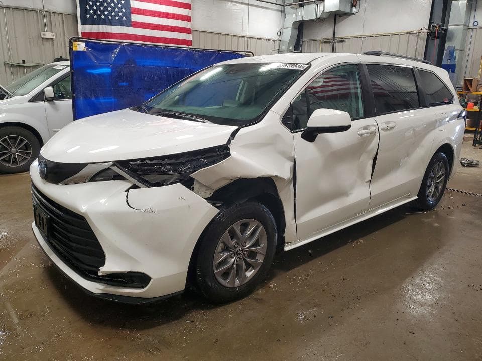 2024 TOYOTA SIENNA LE - 1