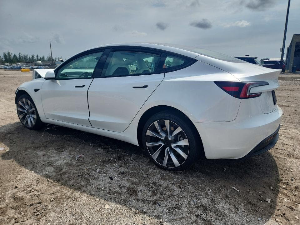 2025 TESLA MODEL 3 2
