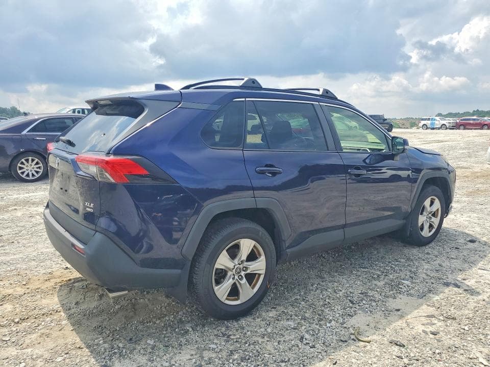 2019 TOYOTA RAV4 XLE 3