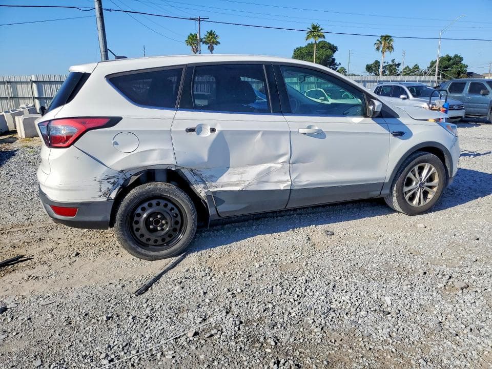 2017 FORD ESCAPE SE 3
