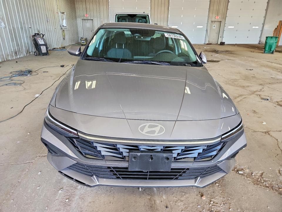 2025 HYUNDAI ELANTRA SE 5