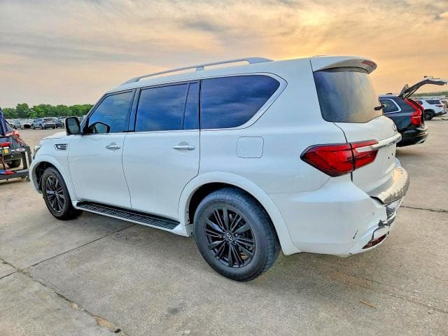 2022 INFINITI QX80 LUXE 2