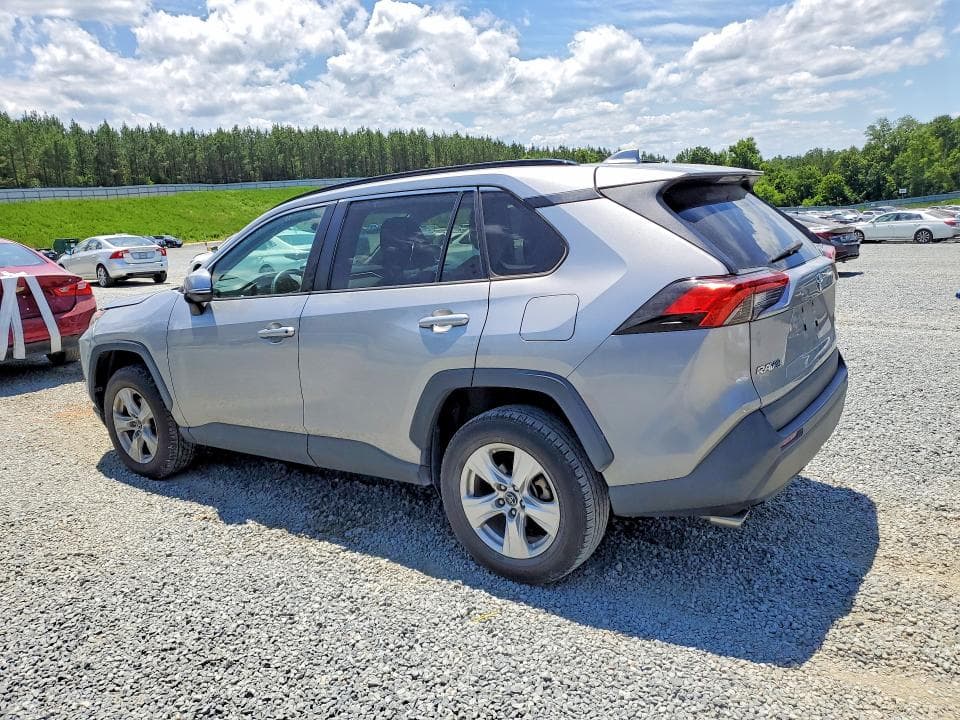 2020 TOYOTA RAV4 XLE 2