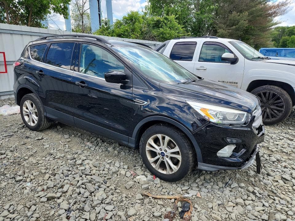 2017 FORD ESCAPE SE 4