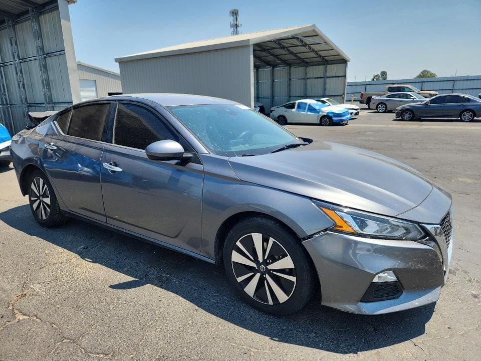 2022 NISSAN ALTIMA SV 4