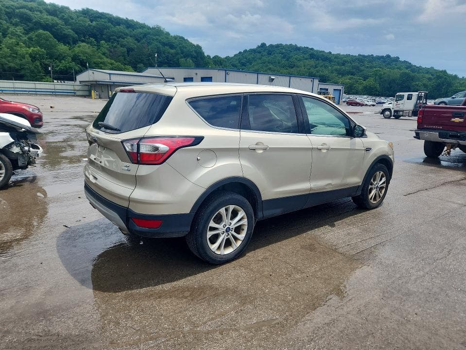 2017 FORD ESCAPE SE 3