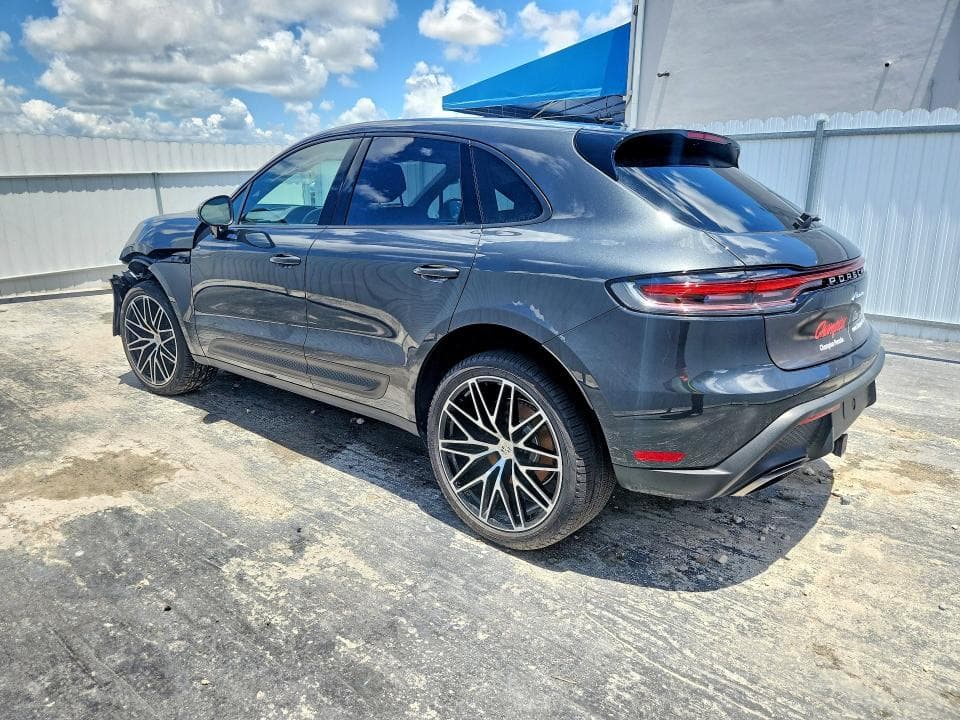 2026 PORSCHE MACAN BASE 2