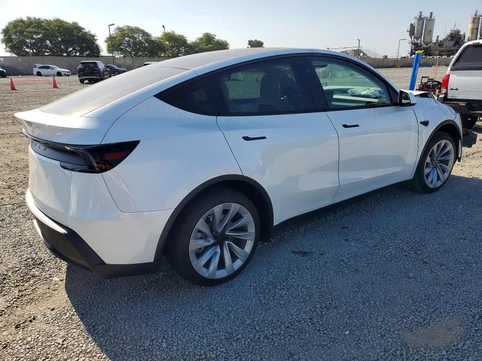2026 TESLA MODEL Y 3