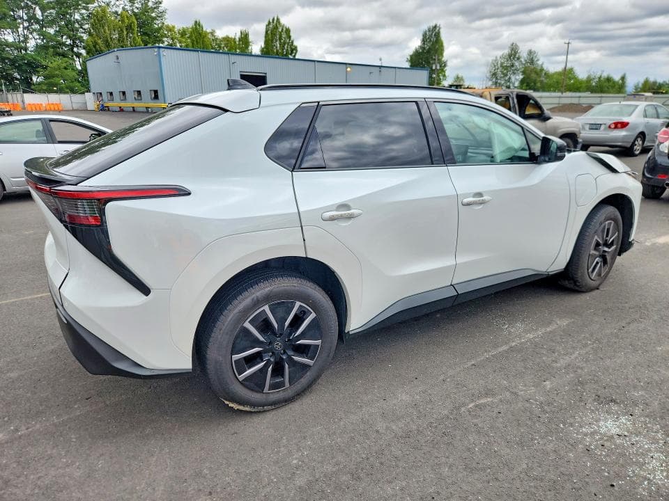 2026 TOYOTA BZ XLE 3