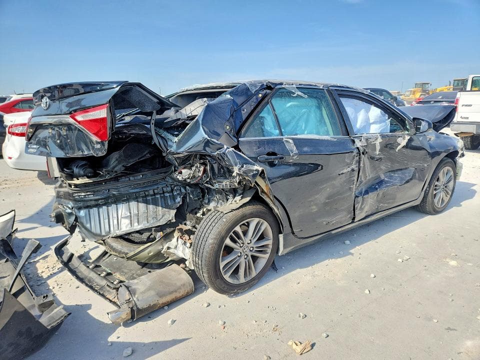 2017 TOYOTA CAMRY SE 3