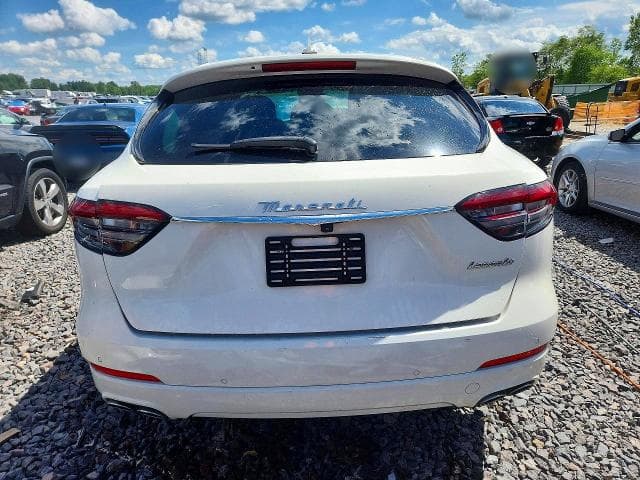 2022 MASERATI LEVANTE BASE 6