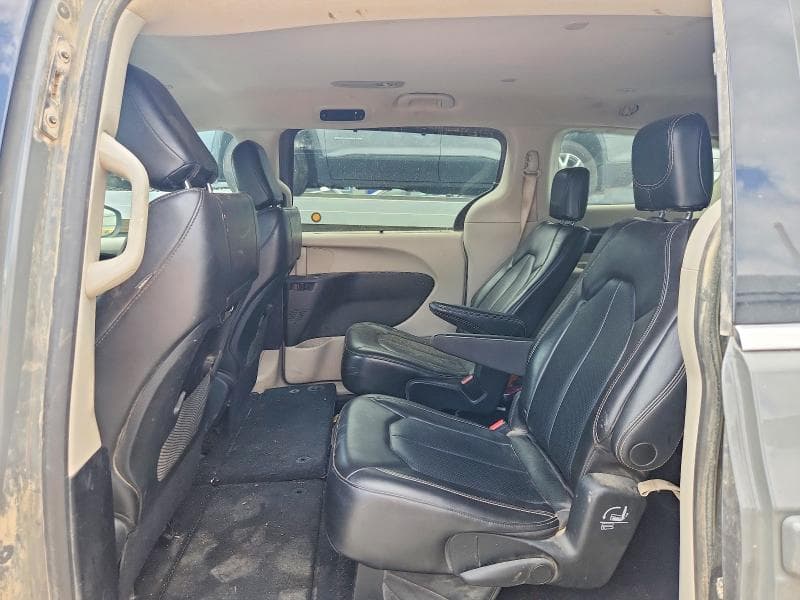 2023 CHRYSLER PACIFICA TOURING L 11
