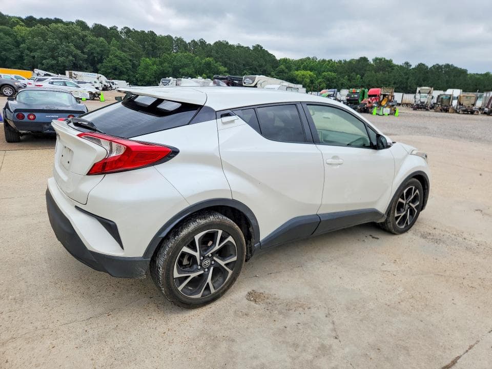 2018 TOYOTA C-HR XLE 3