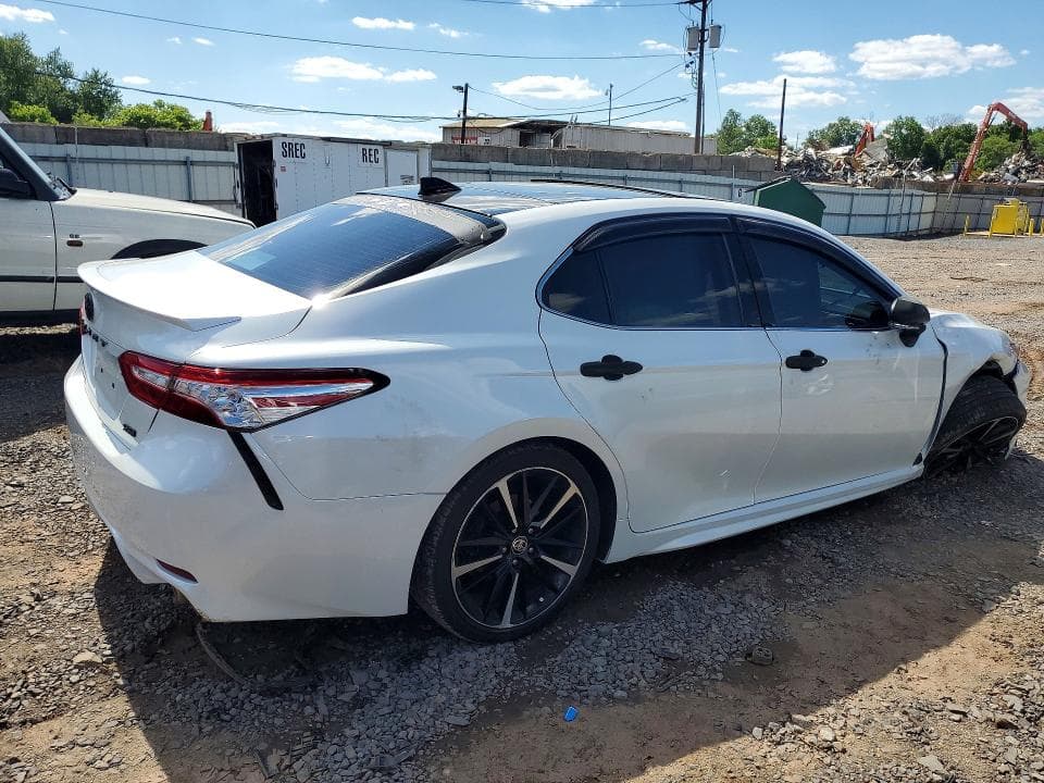 2020 TOYOTA CAMRY XSE 3