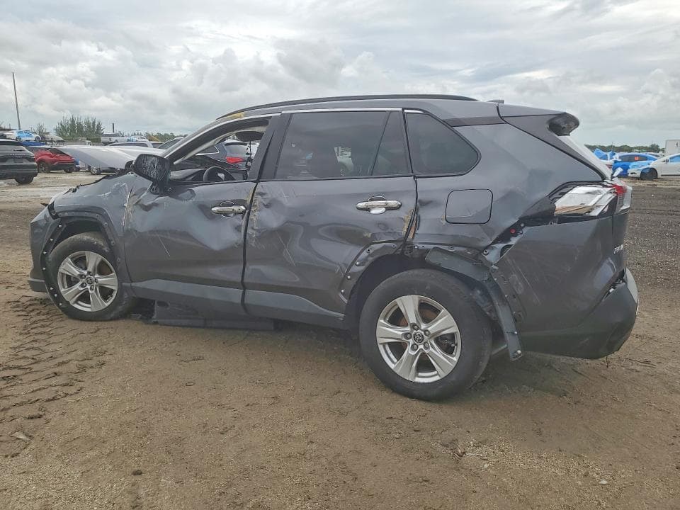 2021 TOYOTA RAV4 XLE 2