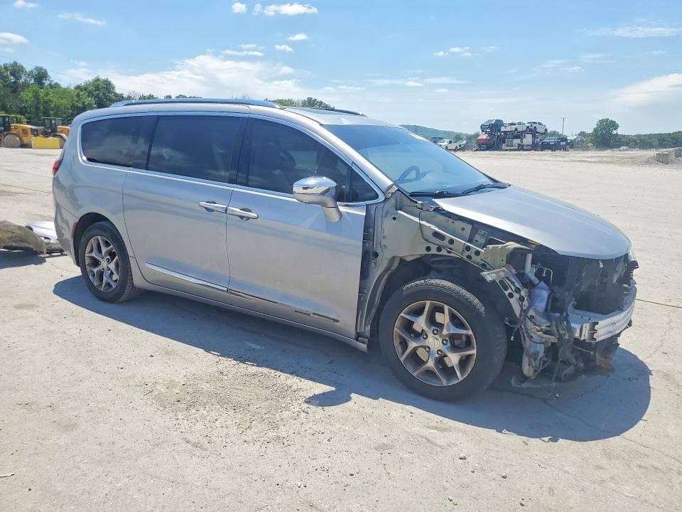 2017 CHRYSLER PACIFICA LIMITED 4
