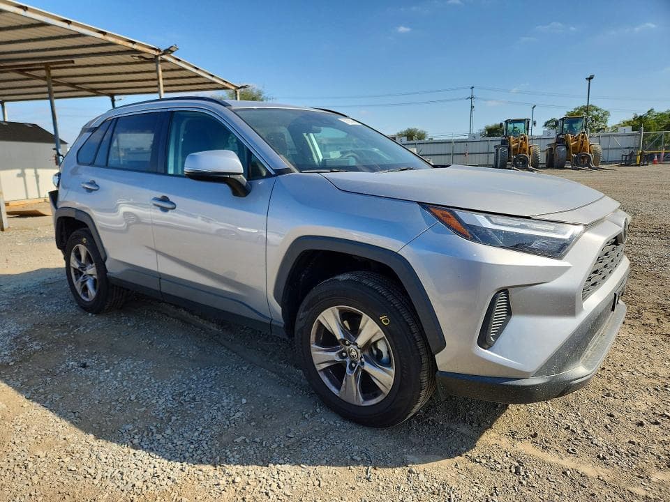 2024 TOYOTA RAV4 XLE 4