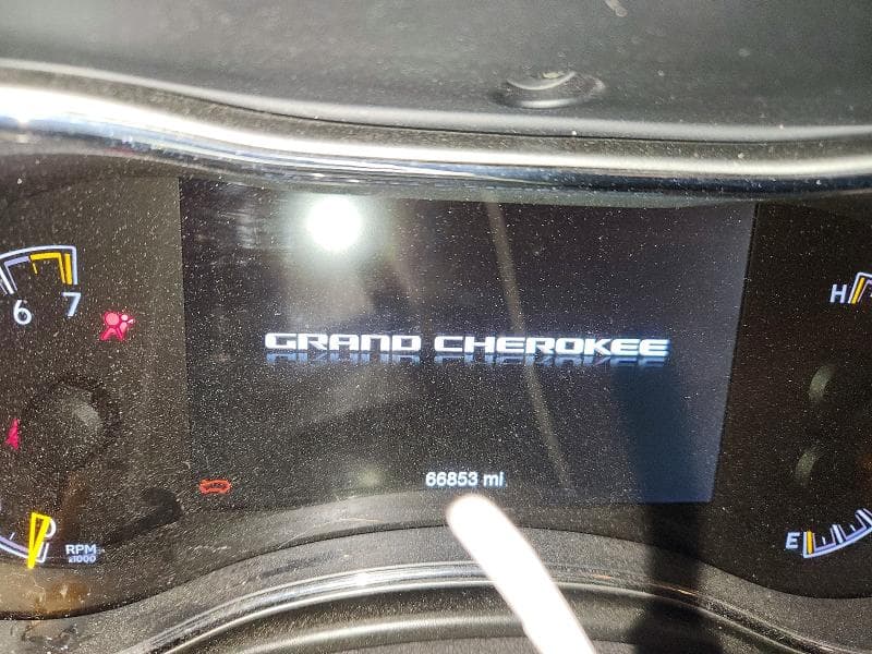 2022 JEEP GRAND CHEROKEE LAREDO E 9