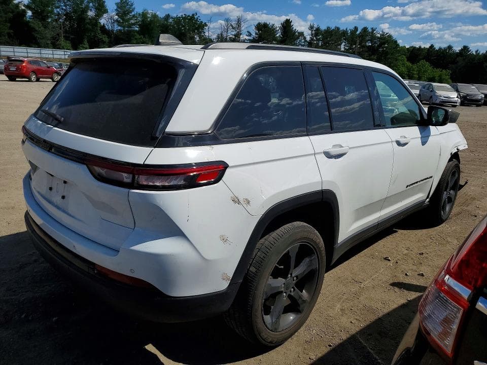 2024 JEEP GRAND CHEROKEE LAREDO 3