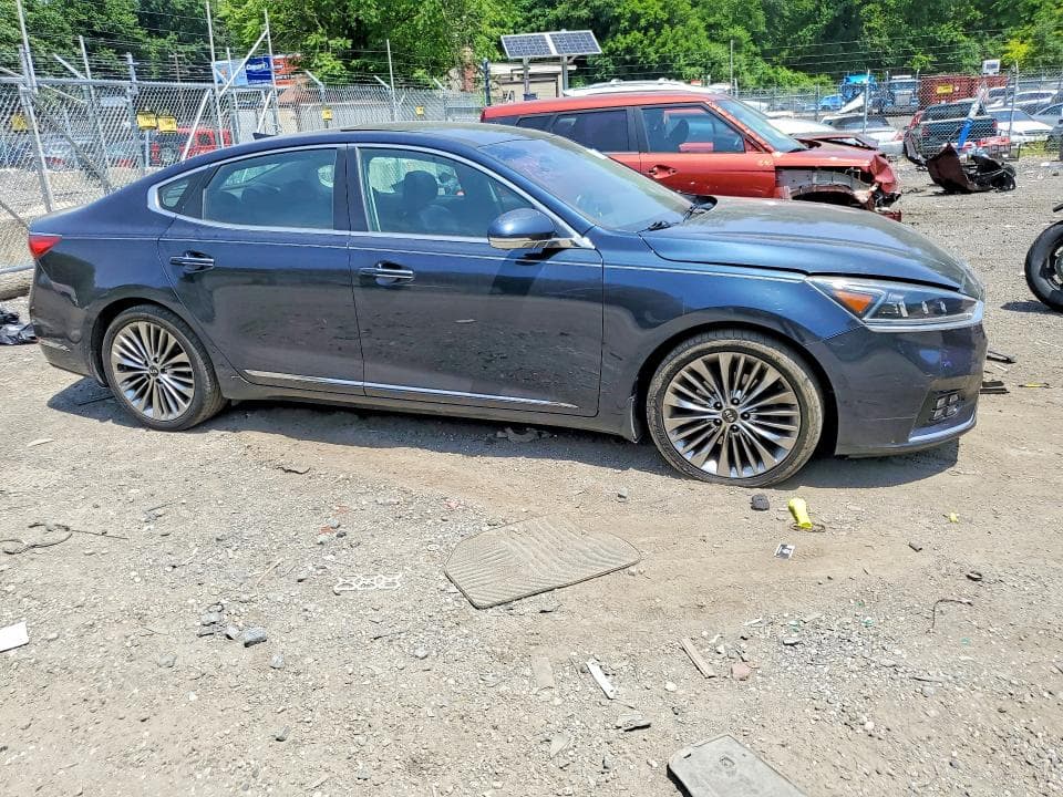 2017 KIA CADENZA LIMITED 4